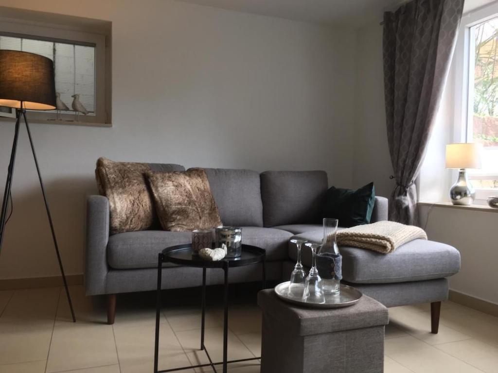 Schoene Ferienwohnung 2,5 Zimmer In Stadtnaehe Mit Eigenem Hofgarten Balingen Bagian luar foto