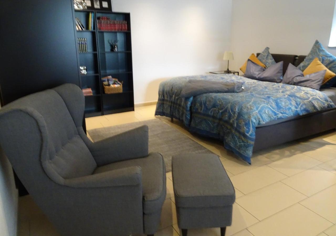 Schoene Ferienwohnung 2,5 Zimmer In Stadtnaehe Mit Eigenem Hofgarten Balingen Bagian luar foto