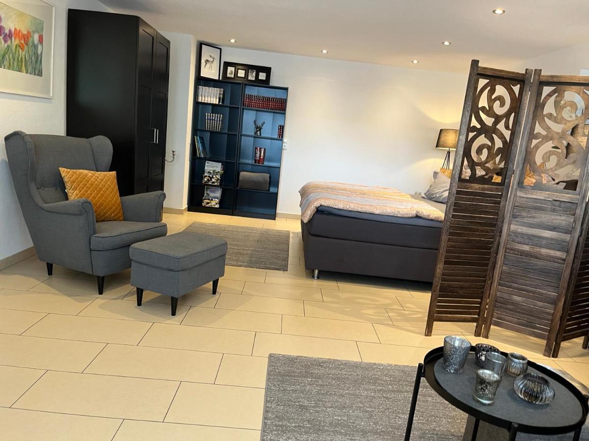 Schoene Ferienwohnung 2,5 Zimmer In Stadtnaehe Mit Eigenem Hofgarten Balingen Bagian luar foto