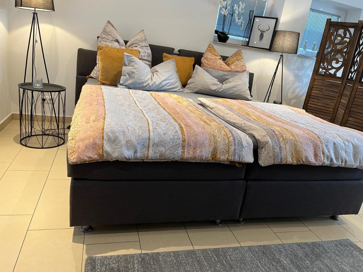 Schoene Ferienwohnung 2,5 Zimmer In Stadtnaehe Mit Eigenem Hofgarten Balingen Bagian luar foto
