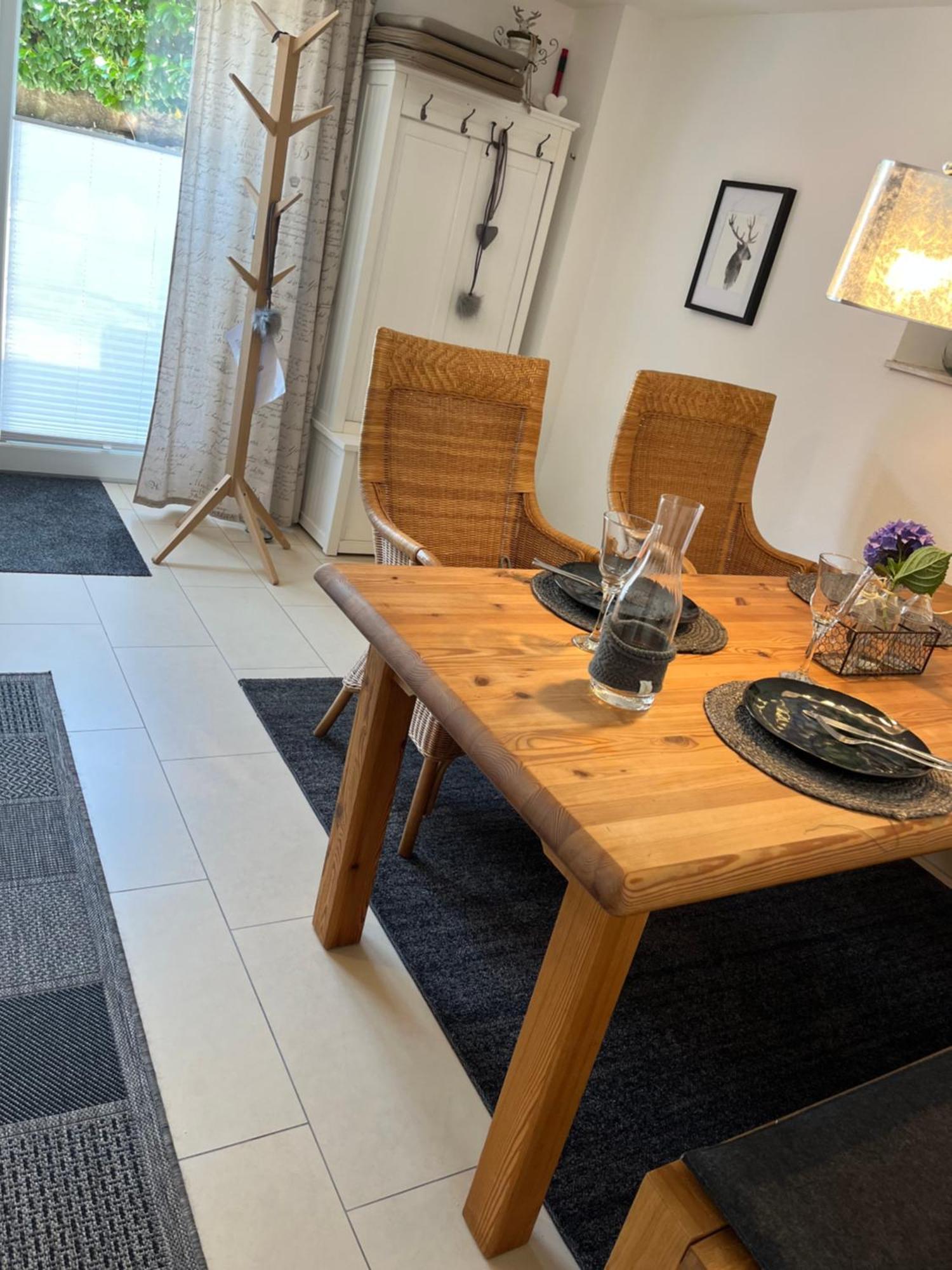 Schoene Ferienwohnung 2,5 Zimmer In Stadtnaehe Mit Eigenem Hofgarten Balingen Bagian luar foto