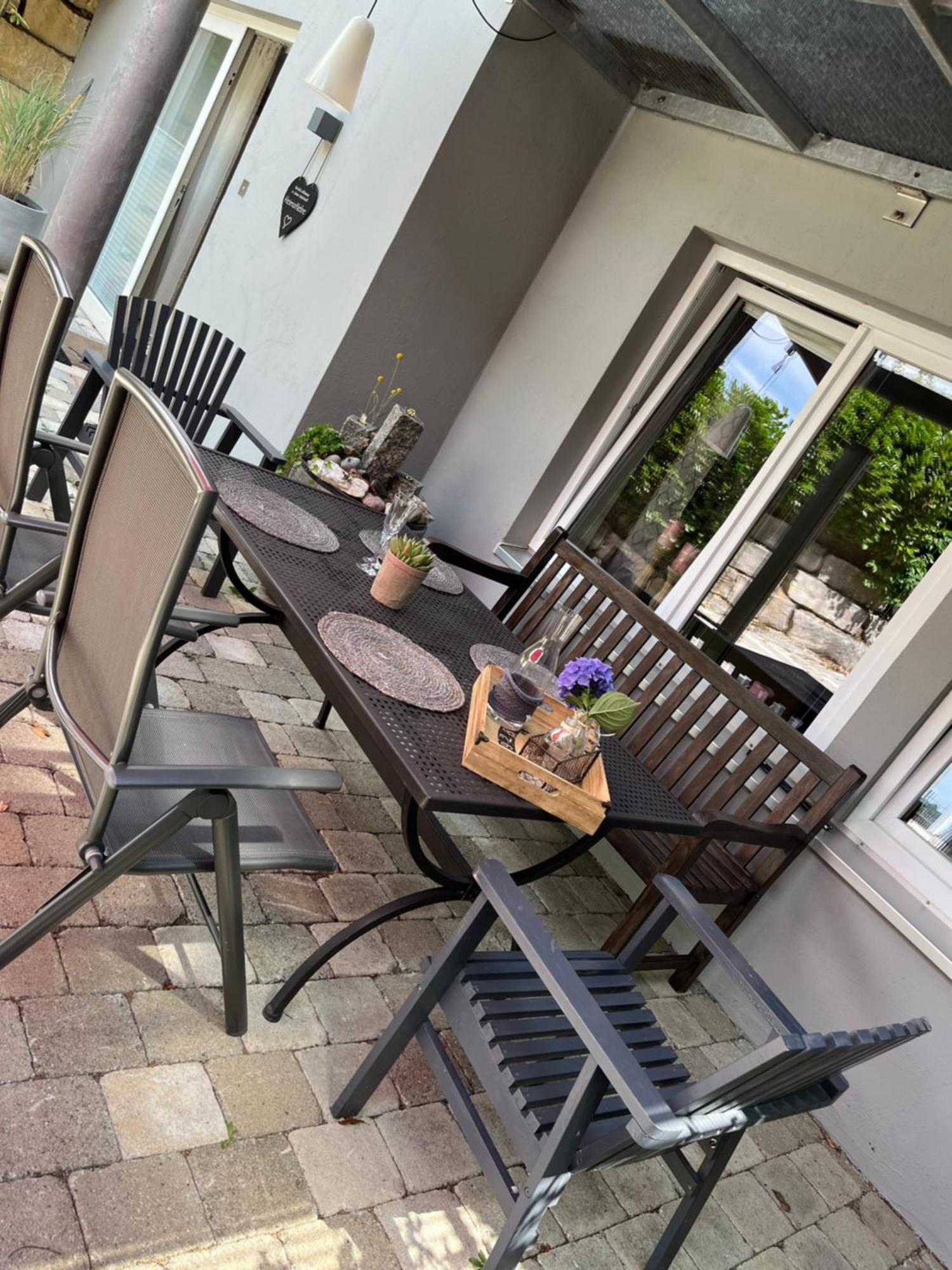 Schoene Ferienwohnung 2,5 Zimmer In Stadtnaehe Mit Eigenem Hofgarten Balingen Bagian luar foto