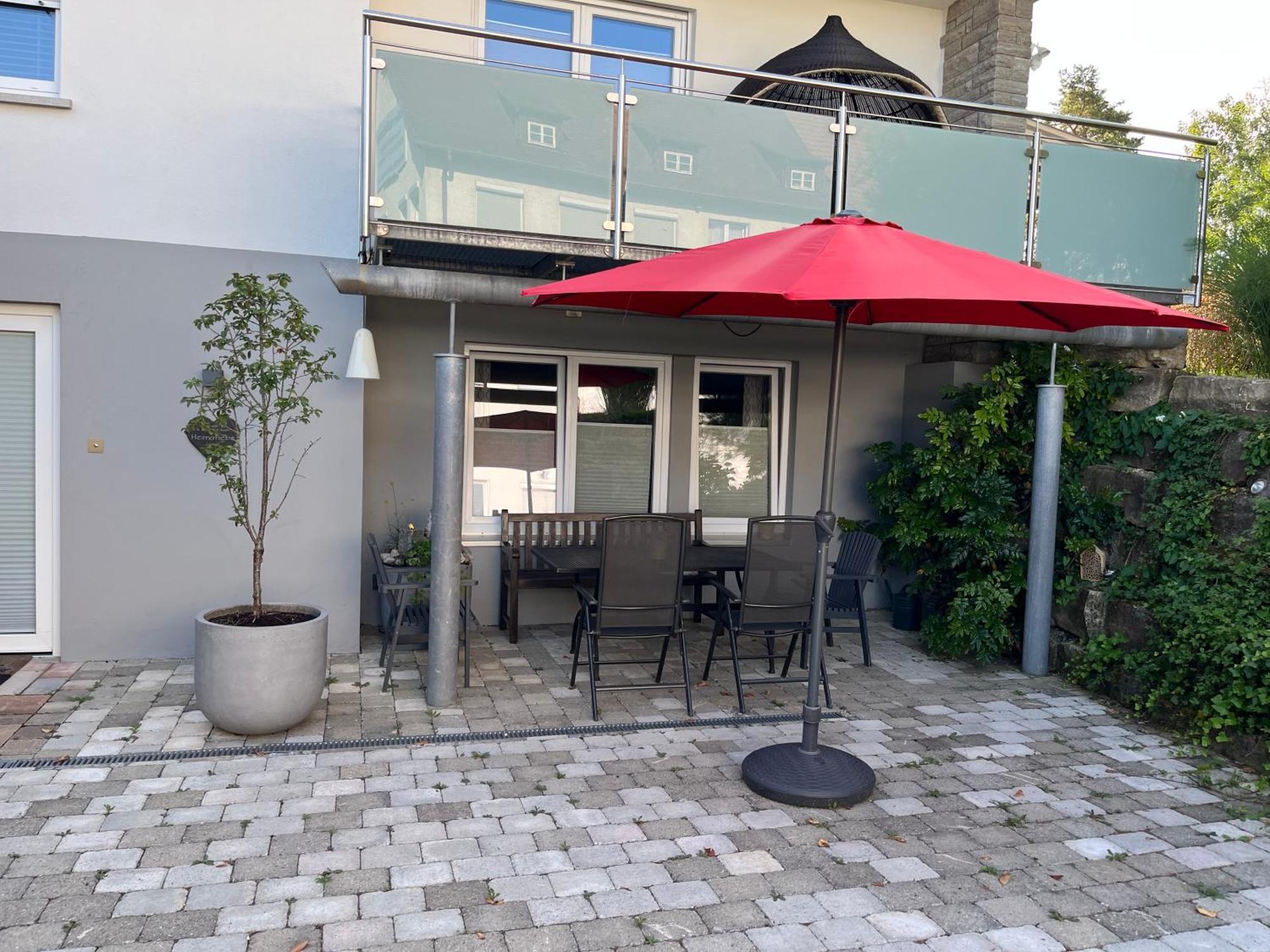 Schoene Ferienwohnung 2,5 Zimmer In Stadtnaehe Mit Eigenem Hofgarten Balingen Bagian luar foto